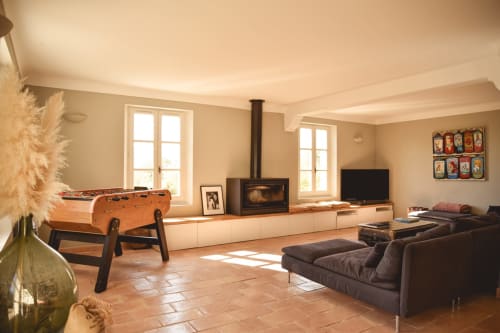 Living room, living room with fireplace, television, beautiful living space, 70 m2