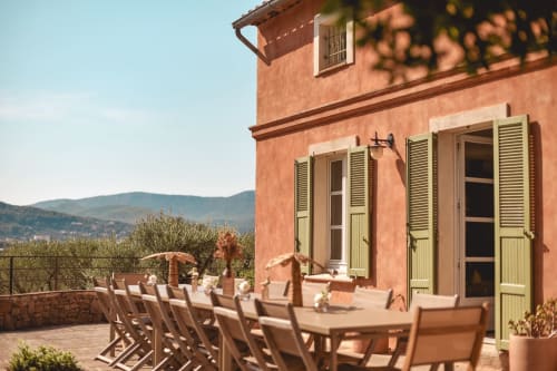 Large capacity house, group accommodation, large table, event in Provence, floral art, free caterer, seasonal rental, weekend rental, daily rental