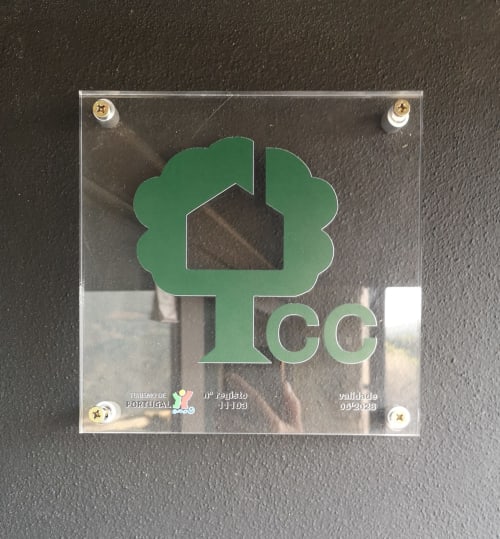 Placa certificada eco Em Xisto exibindo ícone de casa verde com texto 'eco', hotel Góis Portugal
