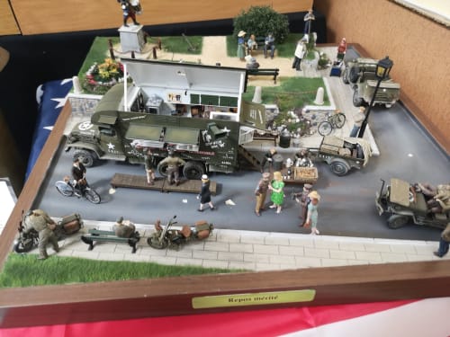 Detailed WWII military diorama display at Au Gite d'Isigny, featuring soldiers, vehicles, and historical Normandy scene