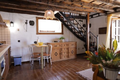 Rustic cottage kitchen-dining area at Casonas de Marengo, Icod de los Vinos, with exposed beams and sea views