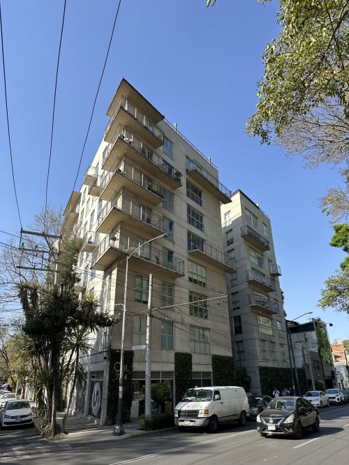 Edificio de apartamentos Pares Homes en Ciudad de México, arquitectura residencial moderna de varios pisos con balcones