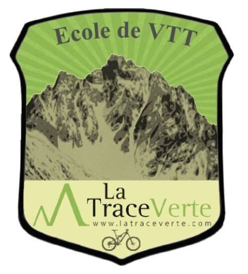 Logo Ecole de VTT La Trace Verte avec pics montagneux, Les Allues Méribel