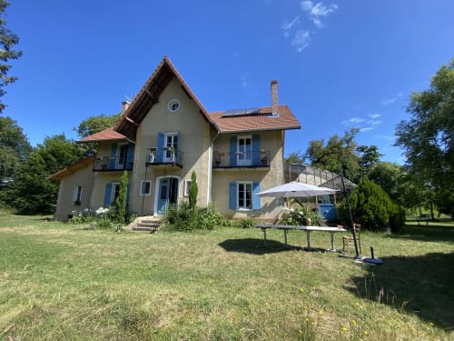 Découvrez notre gîte de groupe idéal pour 15 personnes, niché au cœur des Landes. Une location de vacances unique.