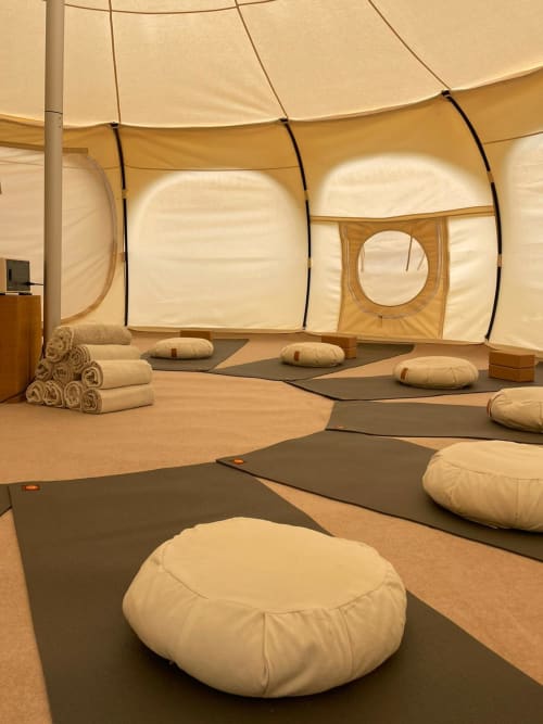 Cozy room for yoga practice in the Alpilles