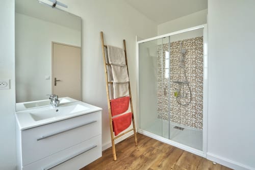 Chambre Kirigole triple, Auberge Ti'gousket, Guingamp, salle d'eau et wc privatifs