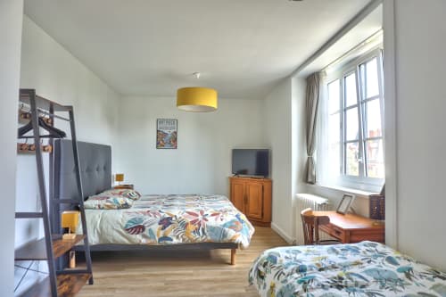 Chambre Kirigole triple, Auberge Ti'gousket, Guingamp, ambiance chaleureuse et conviviale, lits simples ou lit king size