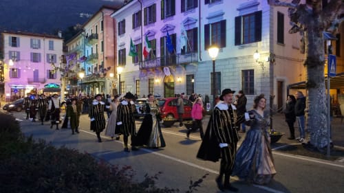 La Pesa Vegia a Bellano | Natale a Bellano | Eventi sul Lago di Como | Prenota il tuo soggiorno sul Lago di Como |  Bed & Breakfasts in Bellano | B&B in Bellano | Hotel lago di Como a Bellano | Hotels | Dove dormire Bellano | Casa Vacanze in Bellano | Appartamento lussuoso in Bellano | Modern design vista lago | Appartamento luxury in Bellano | Struttura di Villa Vista Lago