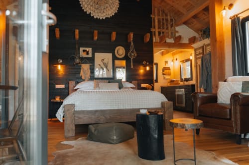 Espace de vie dans la cabane dans les Arbres | Logement Insolite avec Spa entre Limoges et Clermont Ferrand 