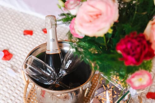 Champange and Chocolates on the Bed in the Tree House | Luxury Treehouse Holidays for Couples