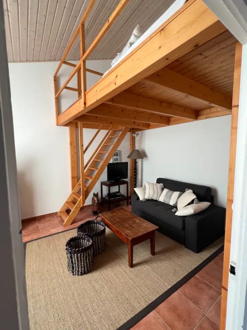 Sables d'Olonne gite / Villa ADELOUANE pour 11 personnes. Studio indépendant au fond du jardin donnant sur la plage