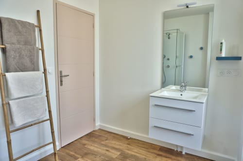 Chambre Caraïbes à l'Auberge Ti'gousket, grande salle d'eau