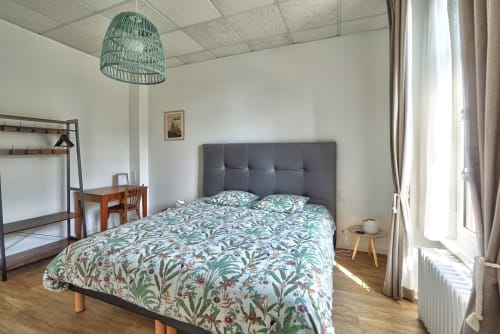Chambre Bohème à l'Auberge Ti'gousket, à Guingamp, spacieuse et lumineuse, lit King size, bureau et wifi