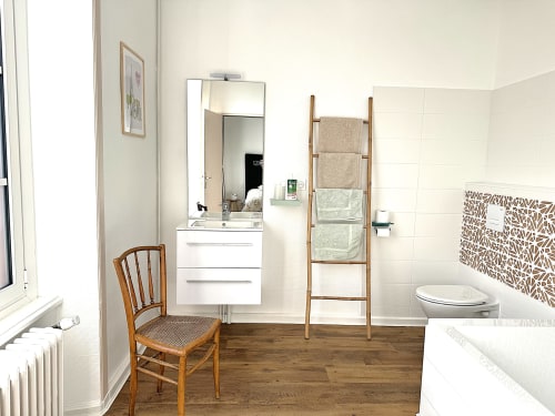 Chambre Bohème à l'Auberge Ti'gousket, à Guingamp, salle de bain spacieuse et lumineuse, 