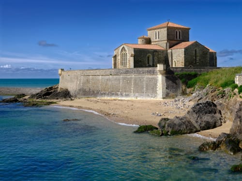Église en pierre historique sur le front de mer des sables d olonne proche ADELOUANE gite de 11 personnes