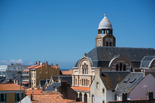 Tour de l'horloge et architecture historique aux sables d olonne gite ADELOUANE B&B pour 11 personnes