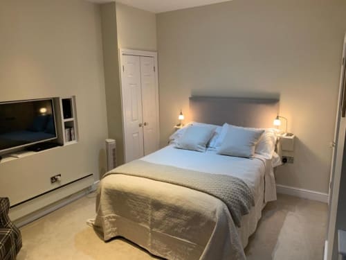 Modern bedroom at Grapevine Studio in Waterbeach, Cambridge with double bed, TV, and minimalist decor
