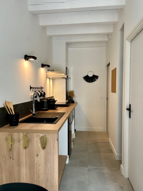 equipped kitchen