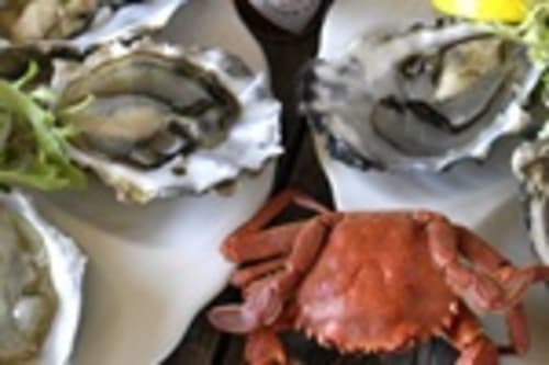 Fresh oysters and crab at Three Little Pigs restaurant in Blandford Forum, showcasing local seafood cuisine