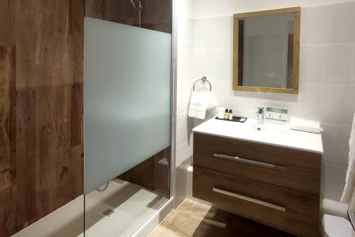 Modern bathroom in Chambre double confort at Le Pavillon Saint Martin Hotel, Souillac, with walk-in shower, vanity sink, and