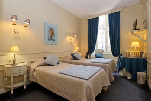 Belle chambre lits jumeaux Pavillon Saint Martin dans le Lot. 