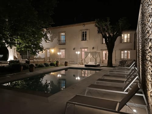 Maison de maître Les toiles à Elise Avignon Provence Location Chambre Soleil Climatisation Spacieux Piscine Jardin Calme Cigales Platane Fraîcheur Tableaux Semaine Week-end Détente 