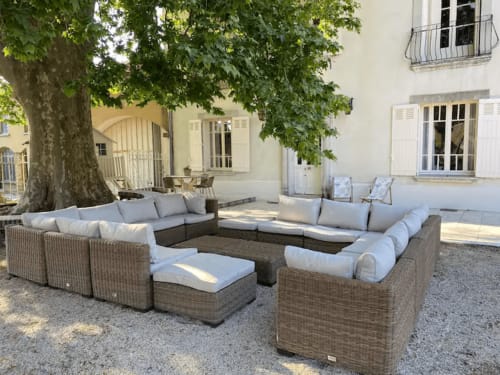 Maison de maître Les toiles à Elise Avignon Provence Location Chambre Soleil Climatisation Spacieux Piscine Jardin Calme Cigales Platane Fraîcheur Tableaux Semaine Week-end Détente 