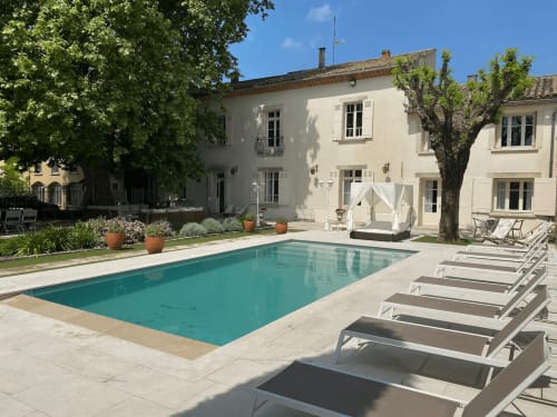 Maison de maître Les toiles à Elise Avignon Provence Location Chambre Soleil Climatisation Spacieux Piscine Jardin Calme Cigales Platane Fraîcheur Tableaux Semaine Week-end Détente 