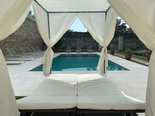 Maison de maître Les toiles à Elise Avignon Provence Location Chambre Soleil Climatisation Spacieux Piscine Jardin Calme Cigales Platane Fraîcheur Tableaux Semaine Week-end Détente 