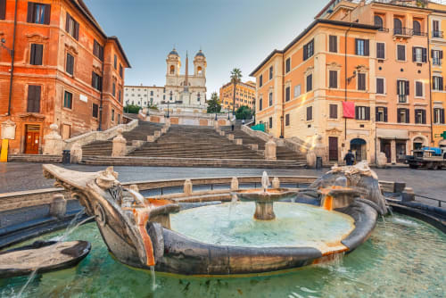 piazza di Spagna La barcaccia scalinata trinità dei Monti Roma