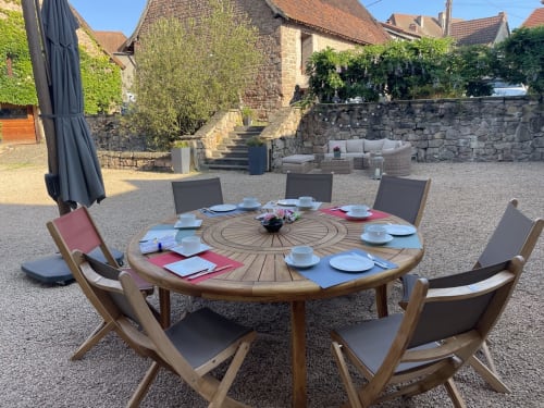 charming guest room, castle, Brionnais, Charolais, table d'hôtes, swimming pool, wellness area, calm, rest, relaxation, authenticity, historical heritage, Zen garden, hotel, tourism, South Brionnais, vintage cars, hiking, La Clayette, Varennes-sous-Dun,