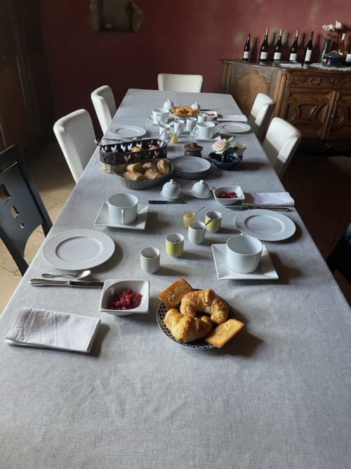 charming guest room, castle, Brionnais, Charolais, table d'hôtes, swimming pool, wellness area, calm, rest, relaxation, authenticity, historical heritage, Zen garden, hotel, tourism, South Brionnais, vintage cars, hiking, La Clayette, Varennes-sous-Dun,