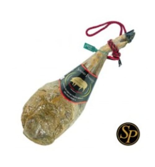 Jamón ibérico español con su tradicional banda de curación en el hotel Gestyp-AT de Mérida