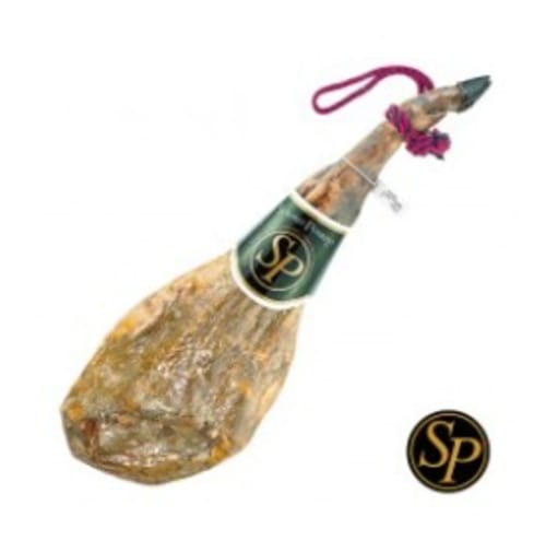 Jamón Serrano con borla morada y logo de marca SP, delicatesen español tradicional en Mérida