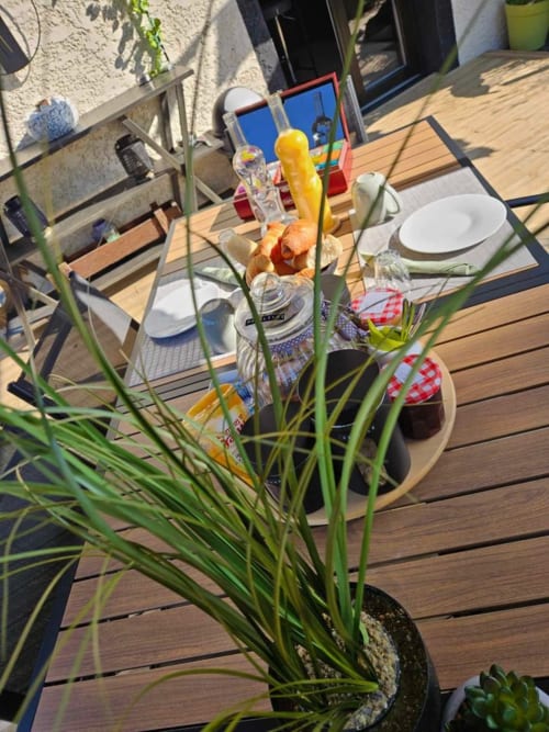 Petit déjeuner en terrasse  de 7h30 à 10h30