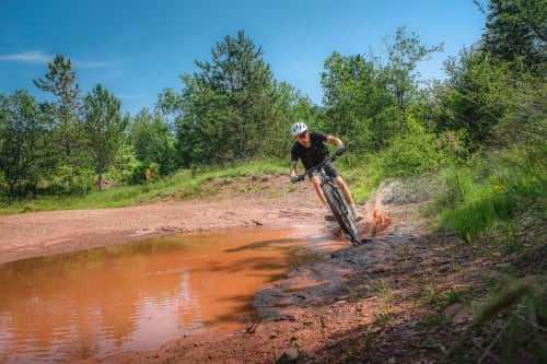 balade à vélo dans le Rougier, avec guide local, sud Aveyron, location vélo VTT, location VTTAE location Gravel