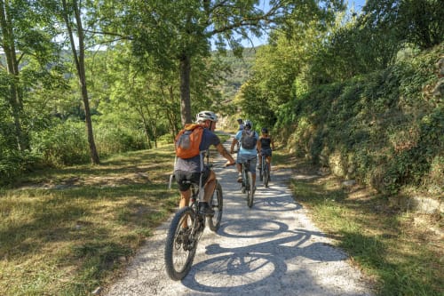 balade à vélo avec guide local, sud Aveyron, location vélo VTT, location VTTAE location Gravel