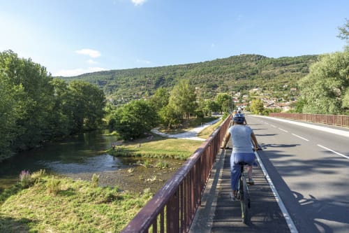 Itineyron, balade à vélo avec guide local, sud Aveyron, location vélo VTT, location VTTAE location Gravel