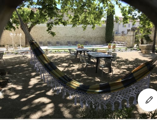 Maison de maître Les toiles à Elise Avignon Provence Location Chambre Soleil Climatisation Spacieux Piscine Jardin Calme Cigales Platane Fraîcheur Tableaux Semaine Week-end Détente 