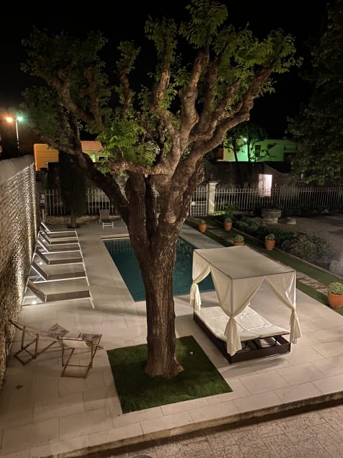 Maison de maître Les toiles à Elise Avignon Provence Location Chambre Soleil Climatisation Spacieux Piscine Jardin Calme Cigales Platane Fraîcheur Tableaux Semaine Week-end Détente 