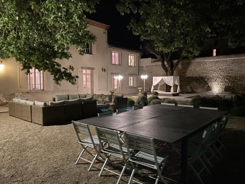 Maison de maître Les toiles à Elise Avignon Provence Location Chambre Soleil Climatisation Spacieux Piscine Jardin Calme Cigales Platane Fraîcheur Tableaux Semaine Week-end Détente 