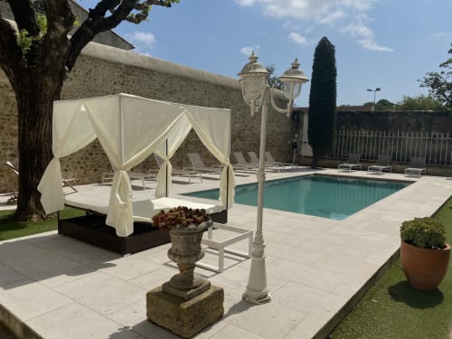 Maison de maître Les toiles à Elise Avignon Provence Location Chambre Soleil Climatisation Spacieux Piscine Jardin Calme Cigales Platane Fraîcheur Tableaux Semaine Week-end Détente 