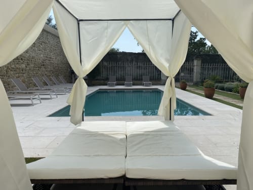 Maison de maître Les toiles à Elise Avignon Provence Location Chambre Soleil Climatisation Spacieux Piscine Jardin Calme Cigales Platane Fraîcheur Tableaux Semaine Week-end Détente 