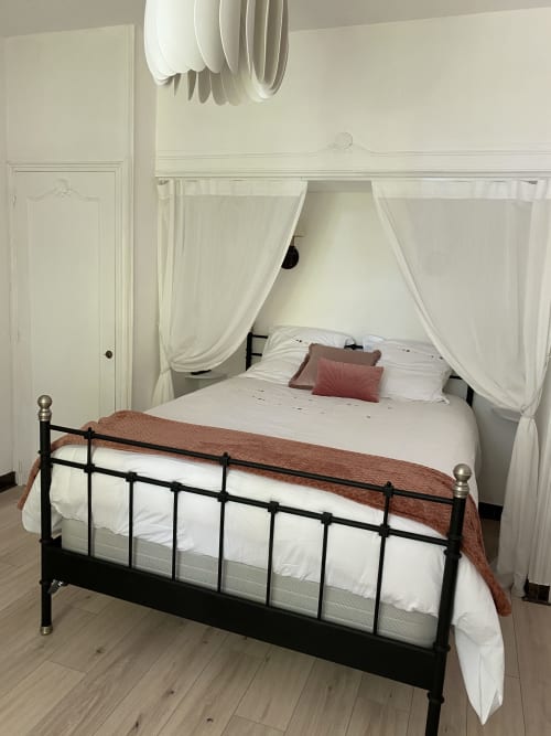 Maison de maître Les toiles à Elise Avignon Provence Location Chambre Soleil Climatisation Spacieux Piscine Jardin Calme Cigales Platane Fraîcheur Tableaux Semaine Week-end Détente 