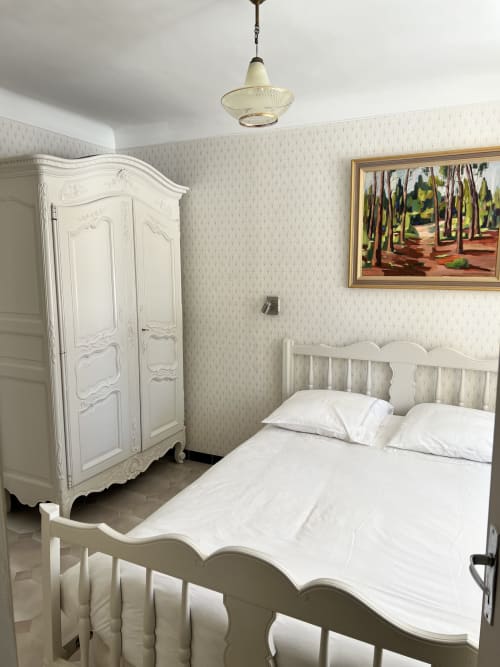 Maison de maître Les toiles à Elise Avignon Provence Location Chambre Soleil Climatisation Spacieux Piscine Jardin Calme Cigales Platane Fraîcheur Tableaux Semaine Week-end Détente 