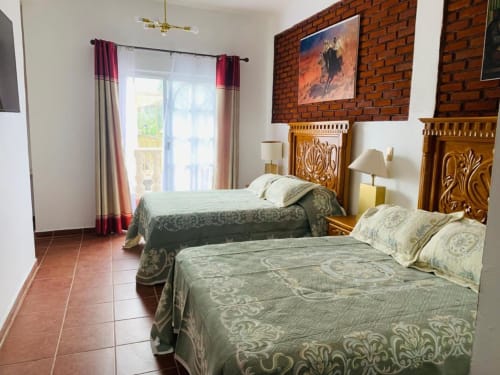 Habitación Junior Suite con terraza para cuatro personas.