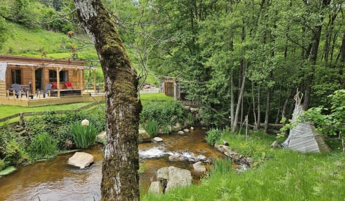 Lodge spa privatif vue cascade naturelle
