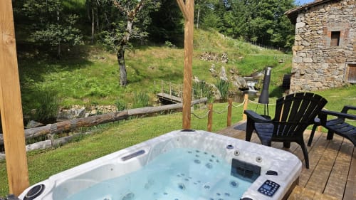 Lodge avec spa privatif en Auvergne