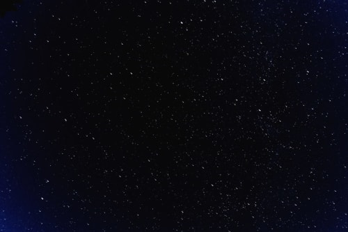 Ciel nocturne étoilé au-dessus du Château De Brie, un gîte en Champagnac la Rivière, France