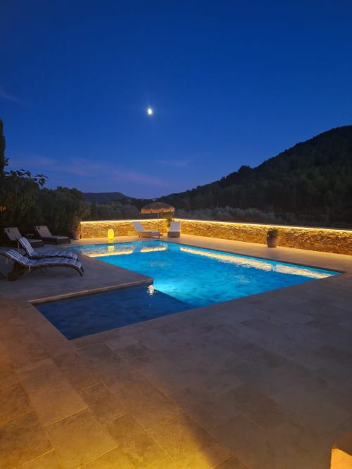 Villa Marco-all day sun at this happy villa with heated pool-le castellet- heated swiming pool-holiday rental-var-holiday home- location saisonniere-8 people-pool house